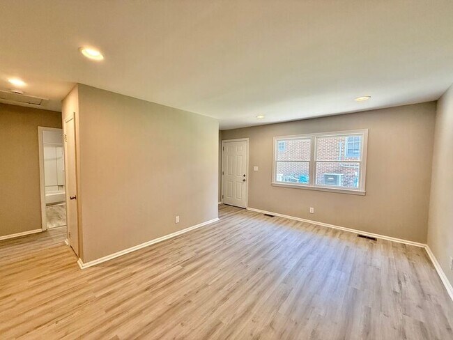 Building Photo - 102 Johnson St