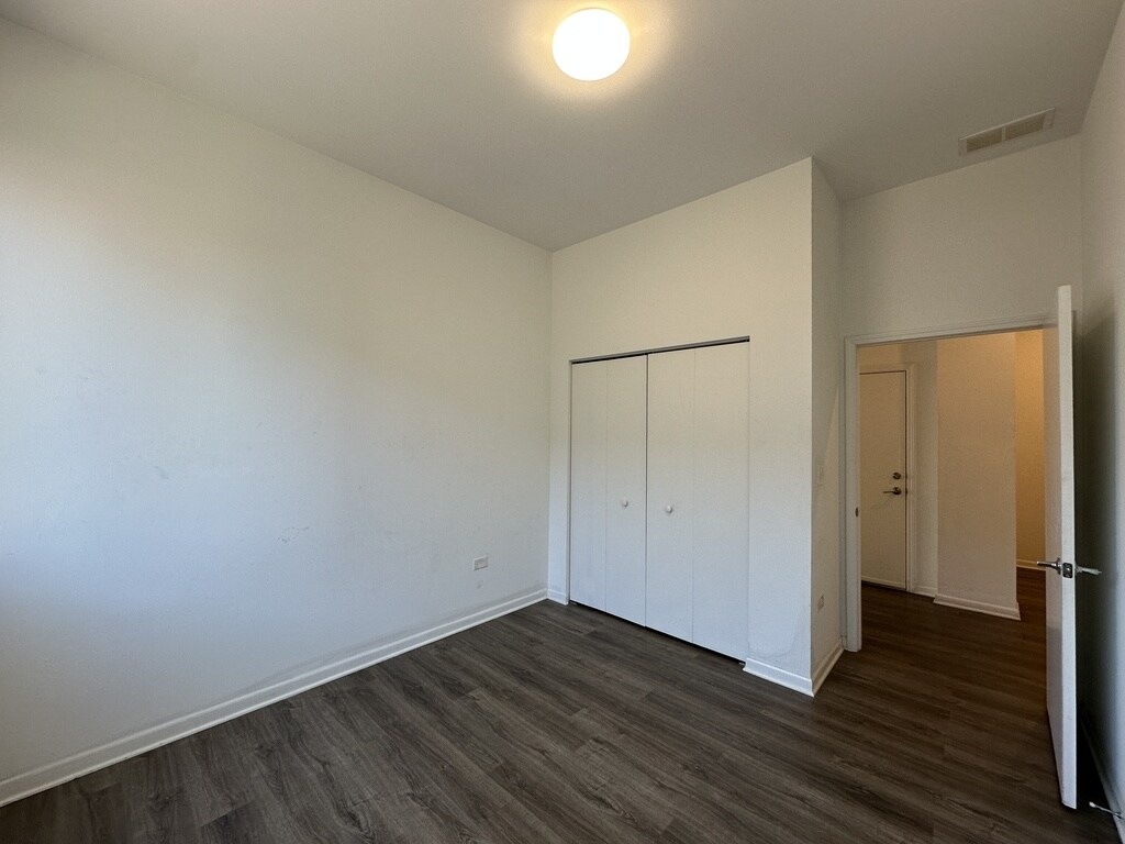 Building Photo - 2550 S Wabash Ave