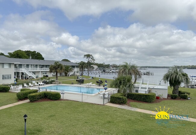 Primary Photo - Renovated Waterfront Condo in Fort Walton ...