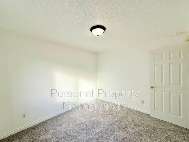 Building Photo - 13001 NE 89th St