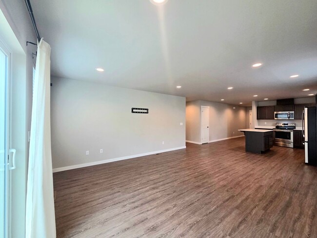 Building Photo - Modern 3 Bed / 2 Bath Rambler | Fully Fenced Yard + 2-Car Garage | Newer Neighborhood