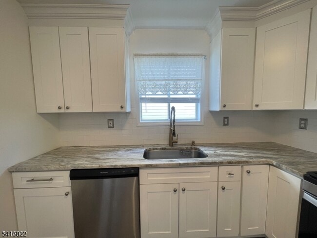 Building Photo - 404 S 5th St