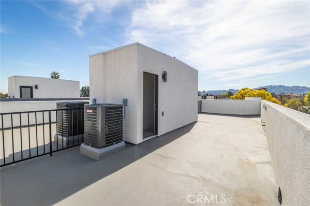 Building Photo - 5130 Riverton Ave