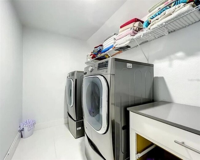 Building Photo - 2143 Camden Loop