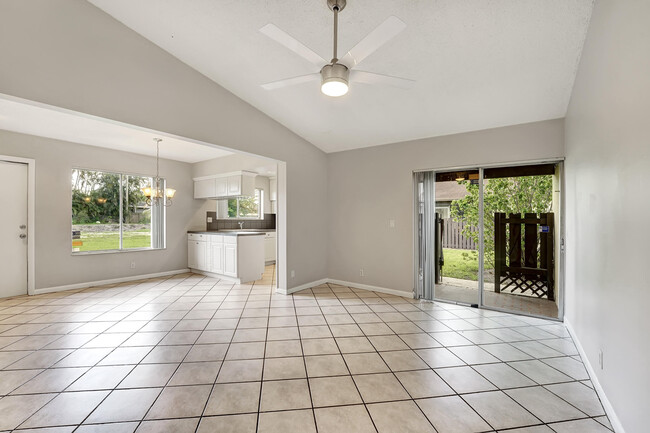Building Photo - 5292 Bosque Ln