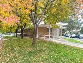 Building Photo - Beautifully Remodeled Duplex in Downtown L...