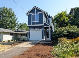 Building Photo - 6824 N Astor St