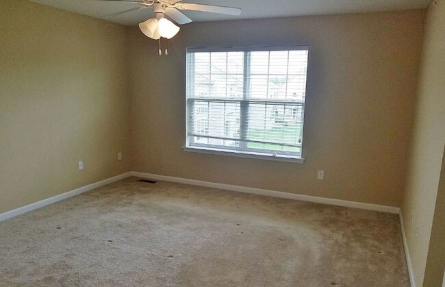 Building Photo - Spacious 3-Bedroom Townhome in Laurel Fiel...