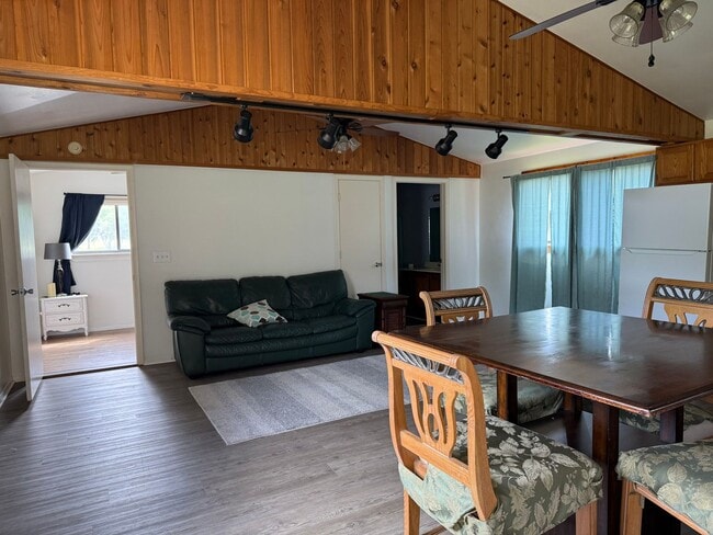 Building Photo - Mother in law