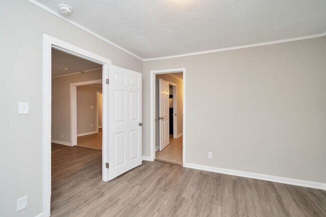 Building Photo - 406 Forest Rd