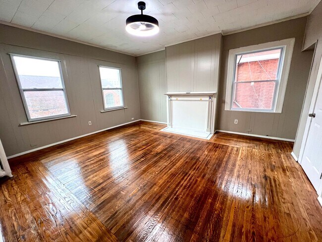 Building Photo - 259-261 N. Dithridge Street (Full Service)