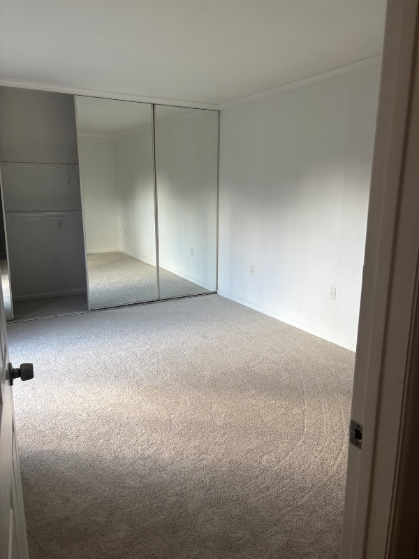 Building Photo - 607 6th Ct