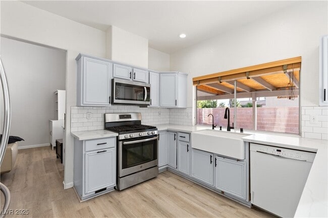 Building Photo - 7820 Mount Angel Dr