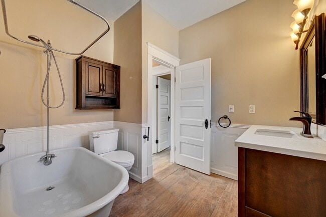 Building Photo - $1,750.00 - 2 Bedrooms, 1 Bathroom, Single...
