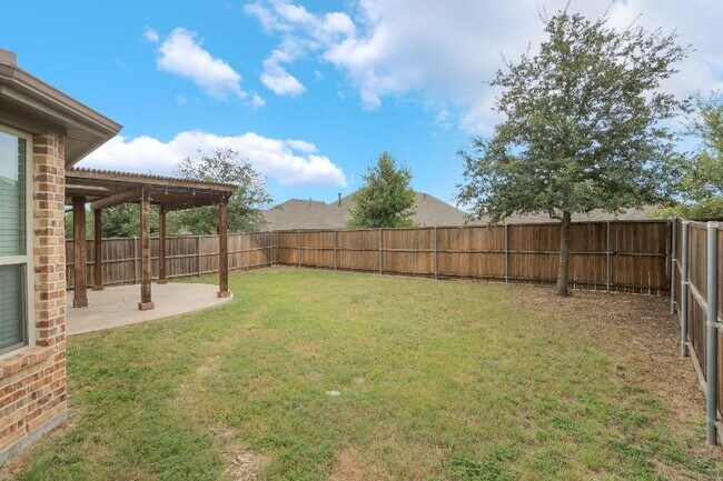 Building Photo - "Beautiful 3-Bed, 2-Bath Retreat in Northl...