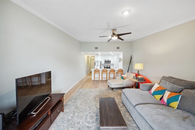 Building Photo - 801 River Rd