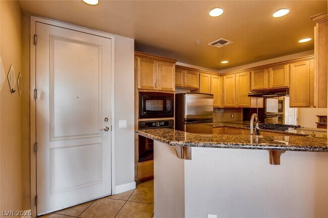 Building Photo - 67 E Agate Ave