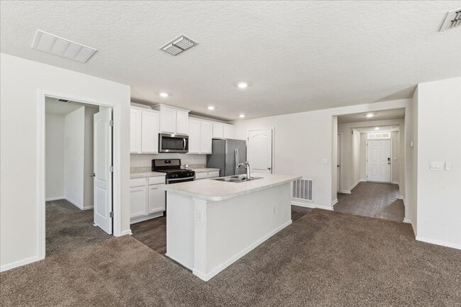 Building Photo - Welcome to this beautiful 3-bedroom, 2-bathroom home located in the heart of Bunnell!!