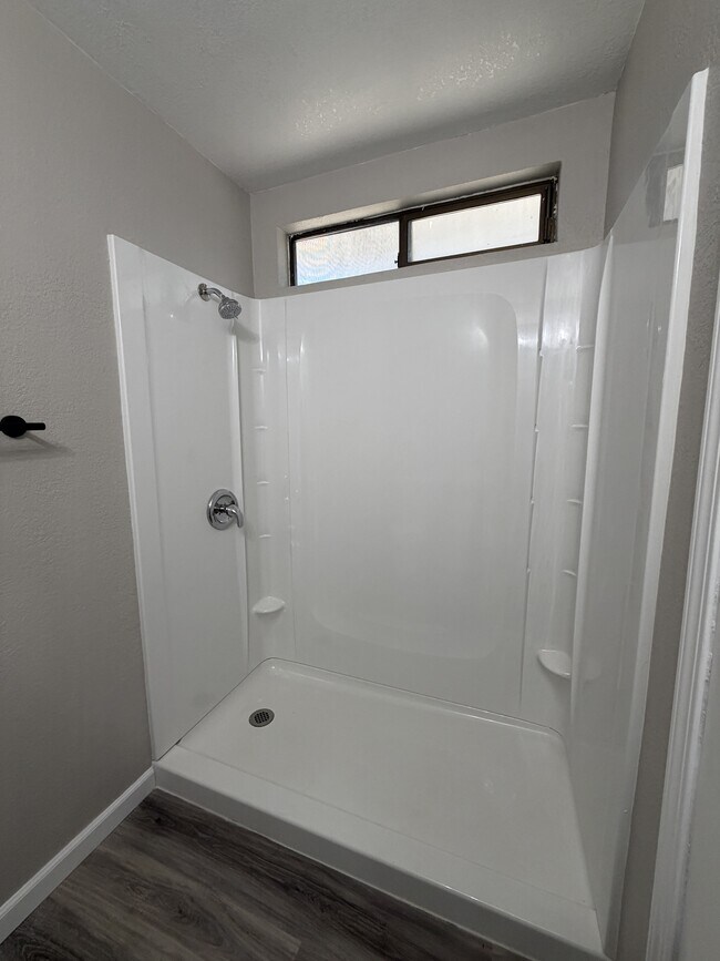 Building Photo - 1120 Landreth Ct
