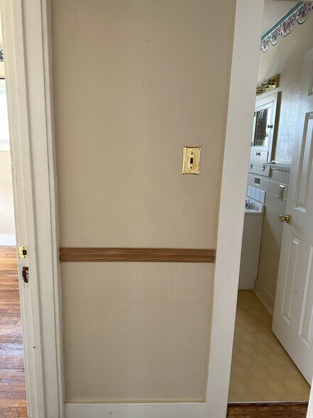 Room #1 (Left) & Bathroom - 509 N Institute St