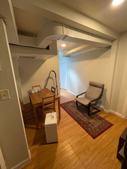 Building Photo - 1013 St Paul St