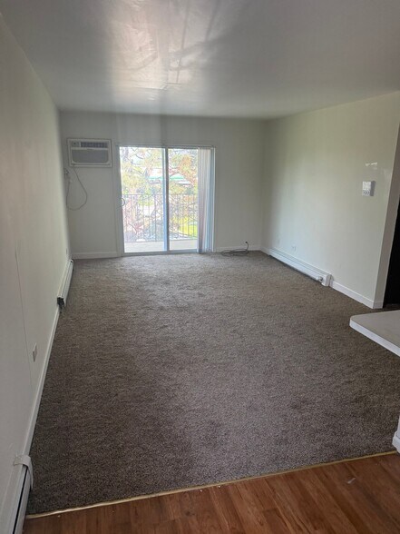 Building Photo - 301 Hawthorne Cir