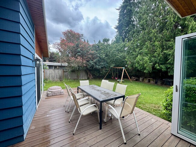 Building Photo - Fantastic Rambler in Lake Hills with A/C!