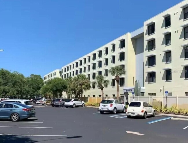 Building Photo - 701 S Madison Ave