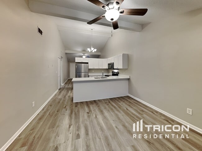 Building Photo - 16013 Woodpine Dr