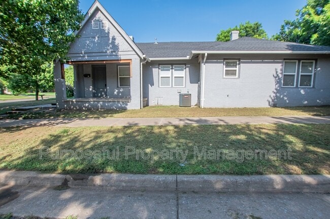 Building Photo - 1422 NW 22nd St