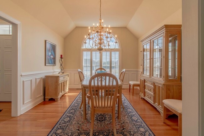 Building Photo - SHORT TERM - FURNISHED OR UNFURNISHED - SINGLE FAMILY - RBYCC