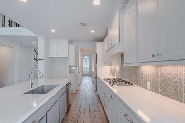 Building Photo - 17010 Harper's Way
