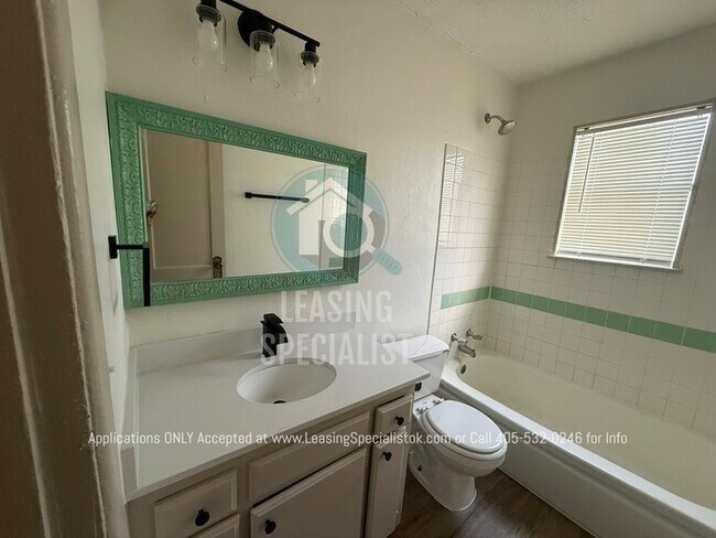 Building Photo - Charming South East OKC Home AVAILABLE FOR IMMEDIATE MOVE IN!