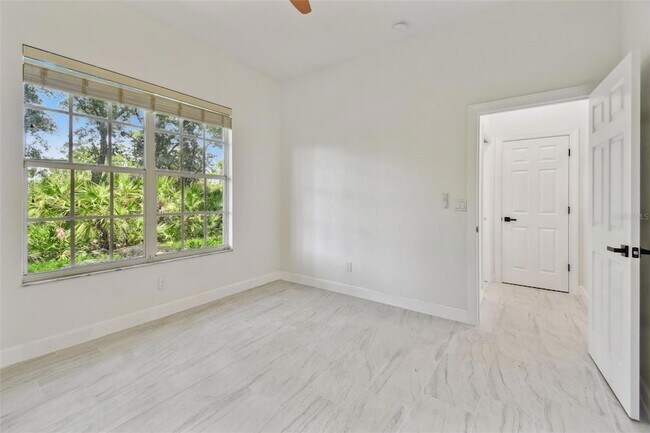 Building Photo - 13792 Long Lake Ln