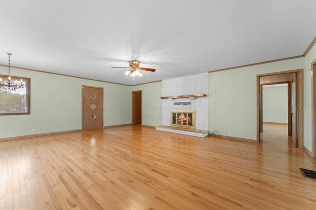 Building Photo - 471 Parkside Dr