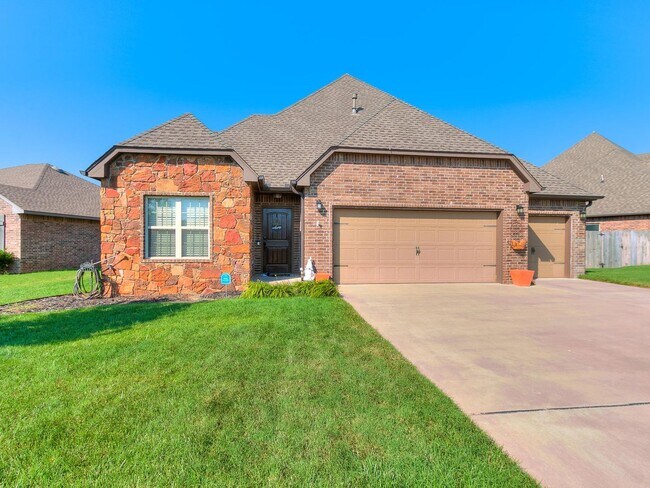 Building Photo - Deer Creek Schools and a Gated Community!