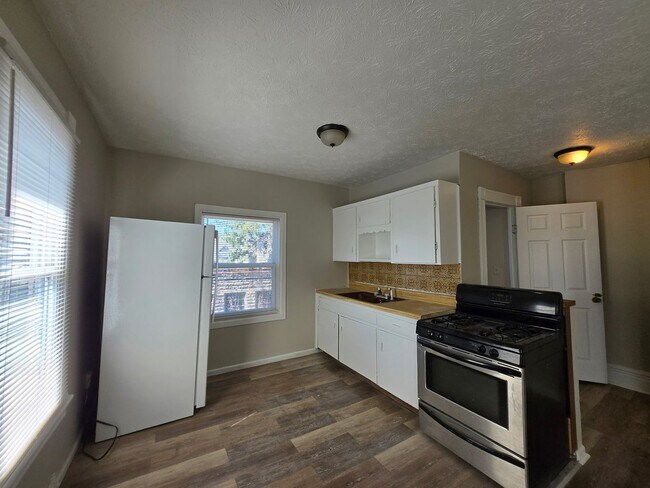 Building Photo - 15 Edmonds St