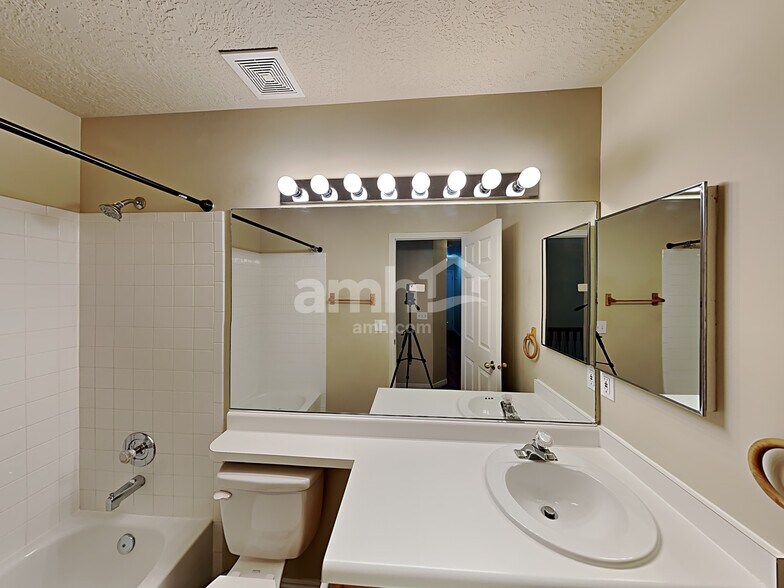 Building Photo - 3595 S Feulner Dr