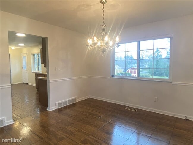 Building Photo - 306 Edison Ave