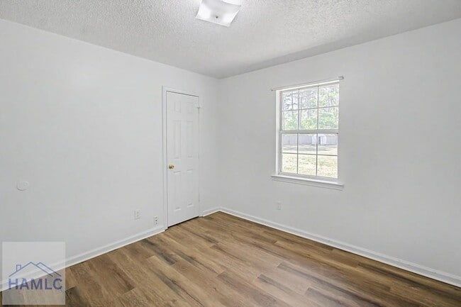 Building Photo - 342 Sheila Dr