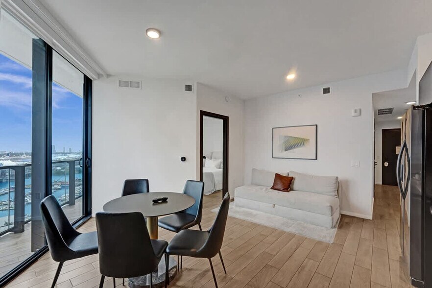 Building Photo - 398 NE 5th St