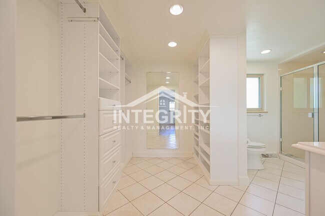 Building Photo - 5051 W Portland Dr