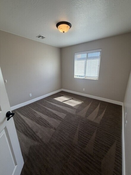 Building Photo - 3239 S 840 E