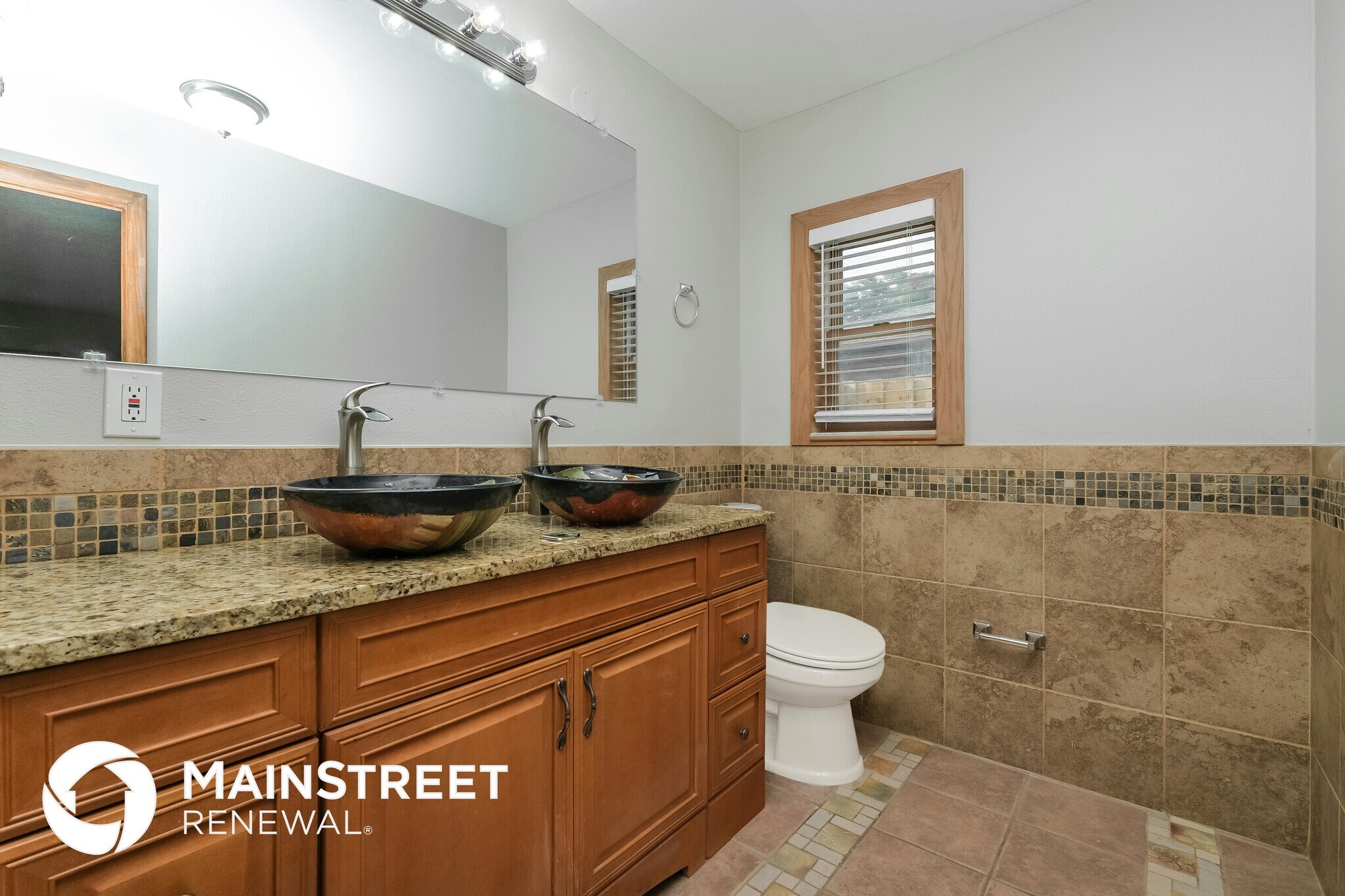 Building Photo - 114 N Meteor Ave