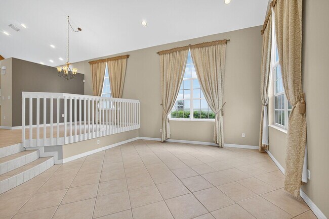 Building Photo - 8933 Alexandra Cir