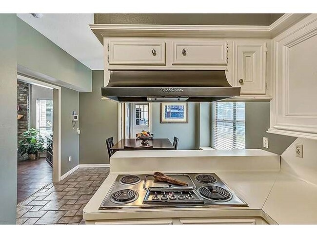 Building Photo - 2442 Hodges Bend Cir