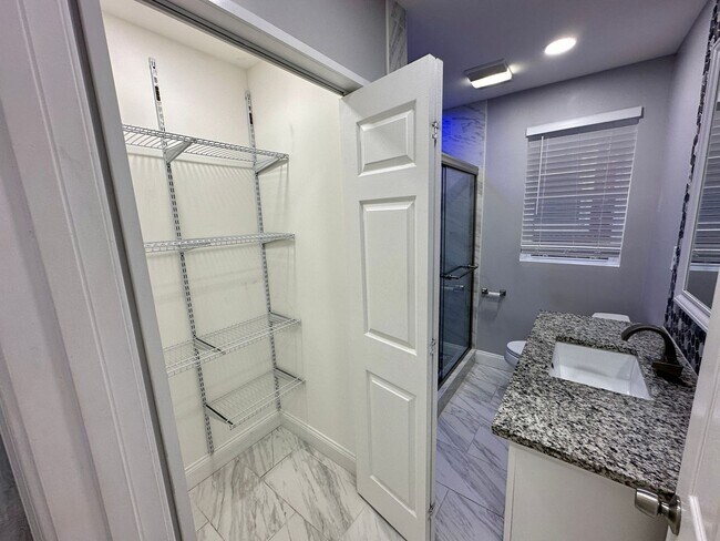 Building Photo - Beautifully rehabbed unit in Tower Grove S...