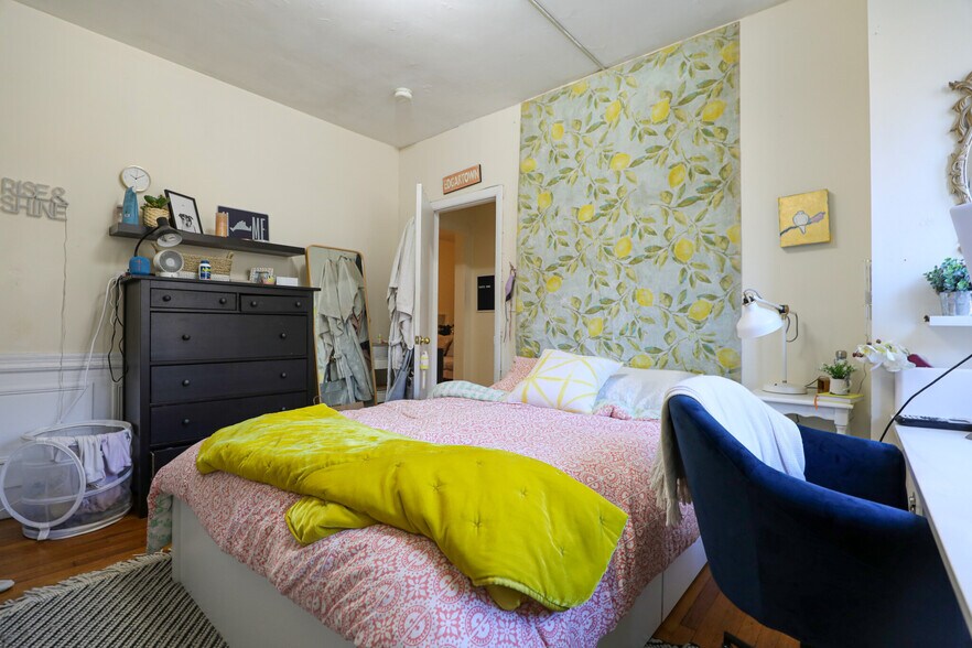 Building Photo - 322 St Paul St