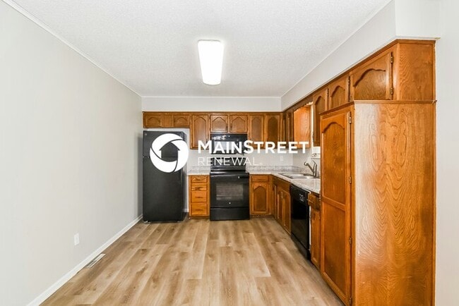 Building Photo - 4 Bedroom Pet-Friendly Home in BELTON, MO with Main Street Renewal