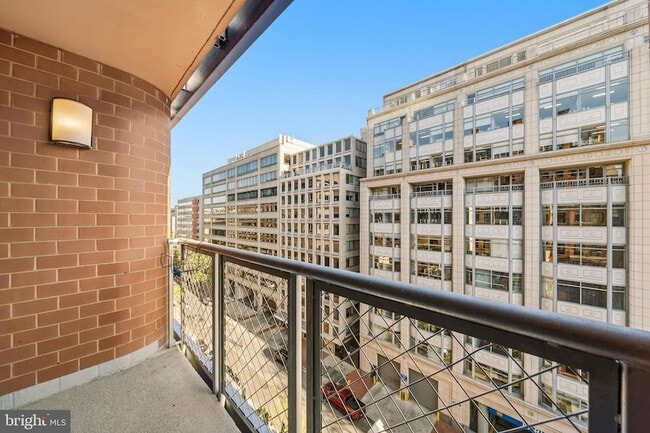 Building Photo - 631 D St NW